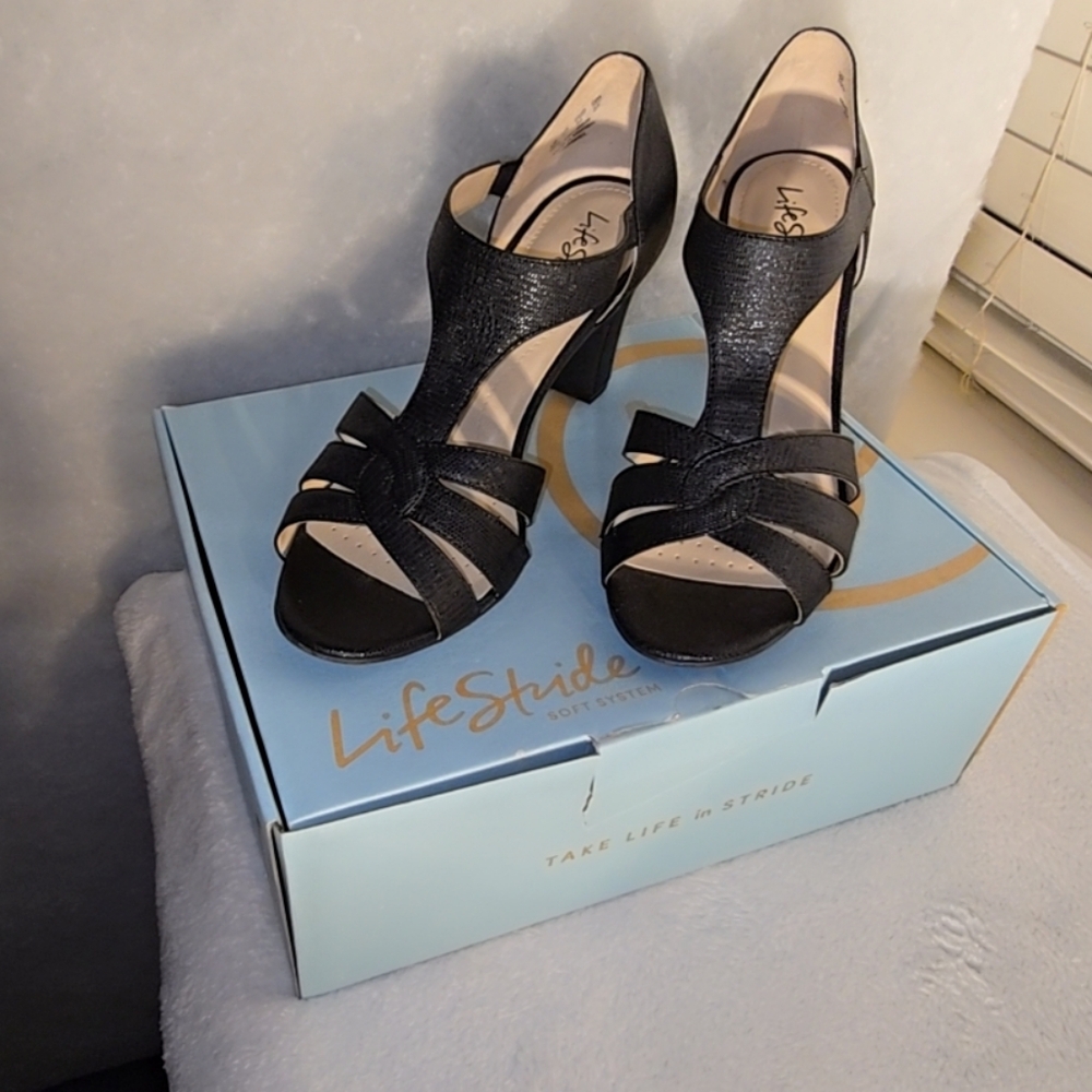 Life Stride Soft System Heels. Size 10. Black